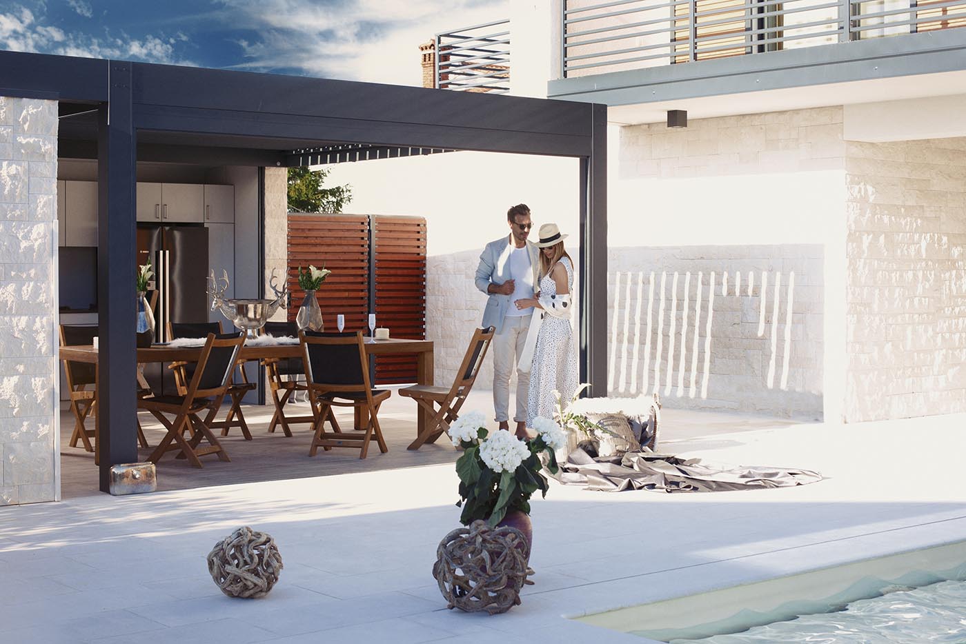 Bioklimatska pergola – prilagodljive rešitve za udobje in zaščito na prostem