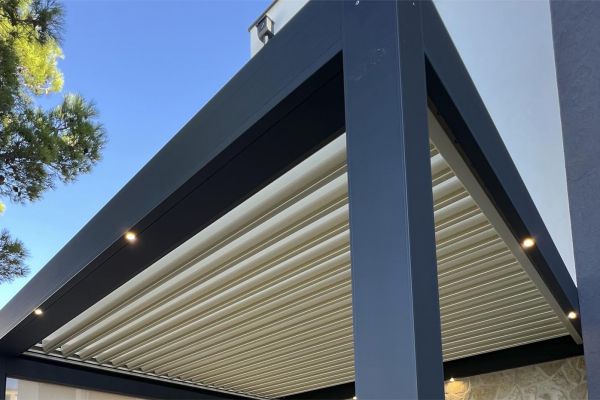 Led luči Misteral na pergoli